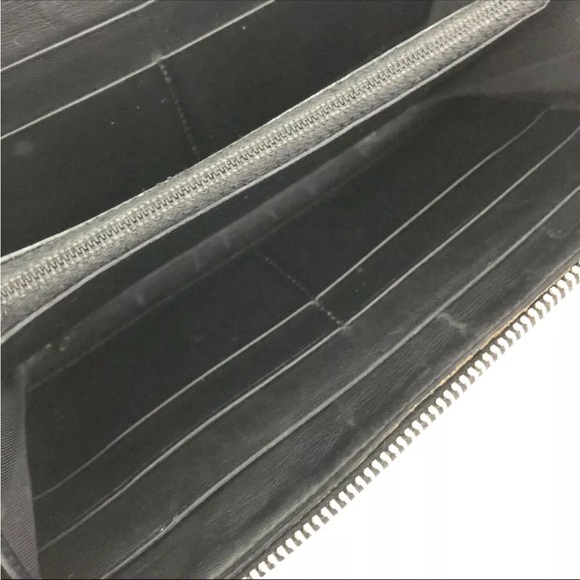 Authentic Chanel Black Quilted zippy wallet - Picture 8 of 10